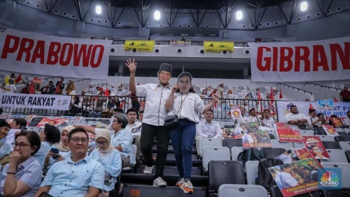 Simpatisan Prabowo-Gibran Berkumpul di KPU