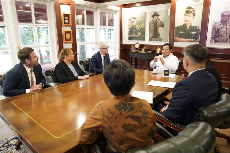 Prabowo Subianto Sambut Tim Cook dan Ajak Makan Malam